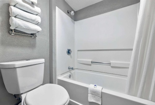 Motel 6-Oak Creek, WI image 13