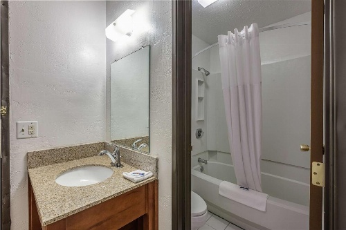Motel 6-Oak Creek, WI image 2