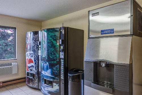 Motel 6-Oak Creek, WI image 3